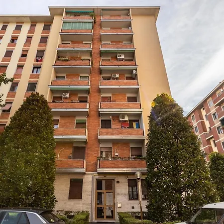 Rosselli 13 Milan Apartment-2